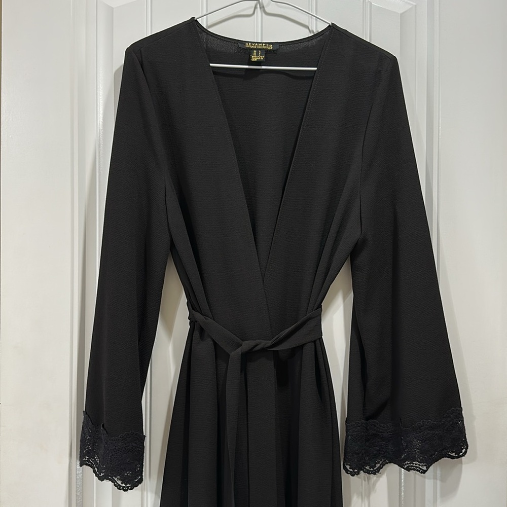 Elegant Black Lace Trim Robe